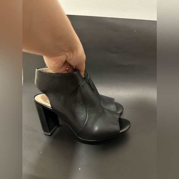 Leather heals - Picture 2 of 8